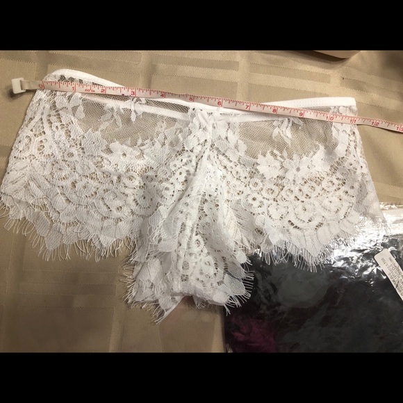 Lace Cheeky Shorts / Panties - Picture 13 of 15